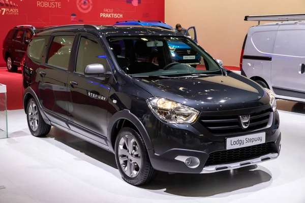 Коммерческий Автомобиль Dacia Lodgy Stepway Представлен Автосалоне Brussels Expo Autosalon — стоковое фото