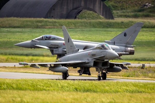 Włoskie Myśliwce Eurofighter Tajphoon Kursujące Pas Startowy Bazie Lotniczej Florennes — Zdjęcie stockowe