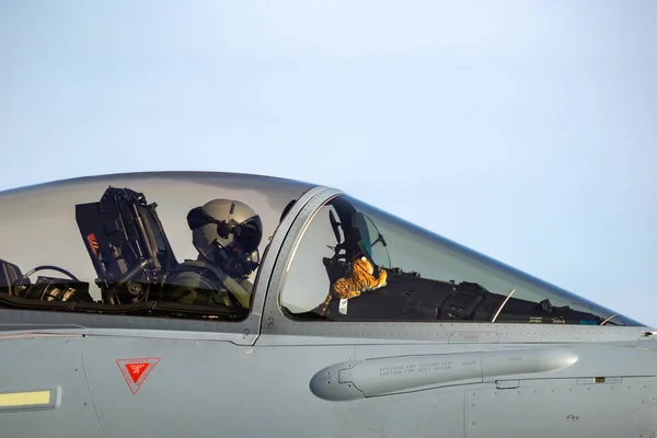 Летчик Ввс Германии Истребителе Eurofighter Typhoon Авиабазе Кляйн Брогель Бельгия — стоковое фото
