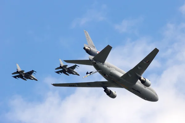 RNLAF F-16's and KC-10 flyby — Stok fotoğraf