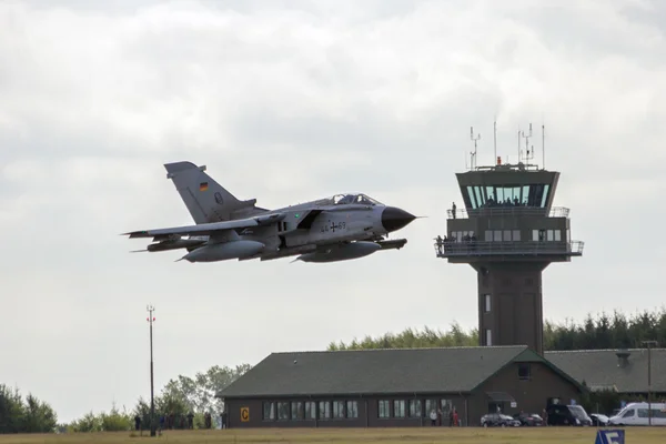 Tornado opstijgen — Stockfoto