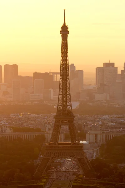 Парижская Эйфелева башня — стоковое фото