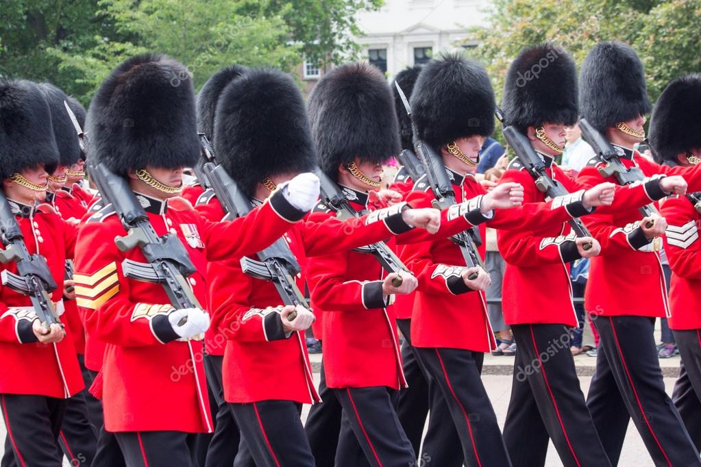 London Changing guards – Stock Editorial Photo © Foto-VDW #77383536 London Changing guards – Stock Editorial Photo © Foto-VDW #77383536
