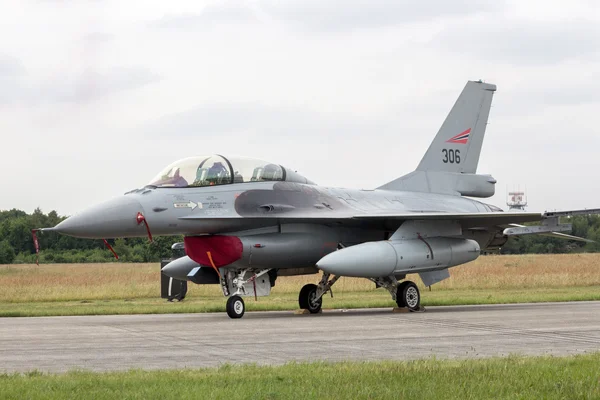 Noruega F-16 caça jet — Fotografia de Stock