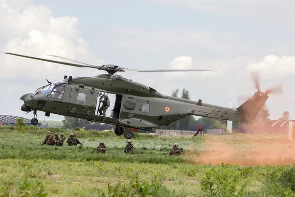 Вертолет бельгийской армии — стоковое фото