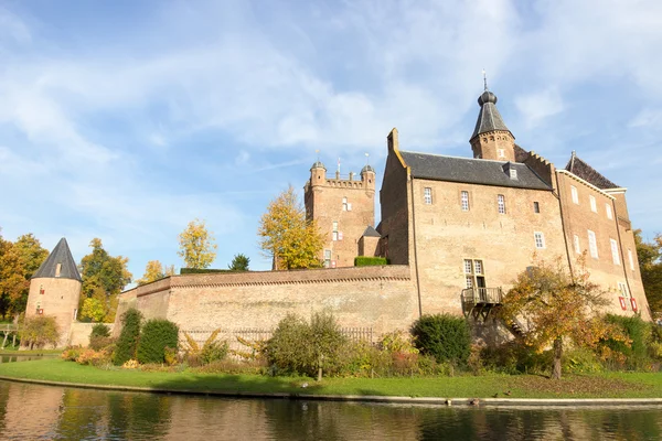 Burg in den Niederlanden — Stockfoto
