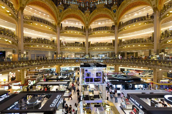 Interior de las Galerías Lafayette —  Fotos de Stock