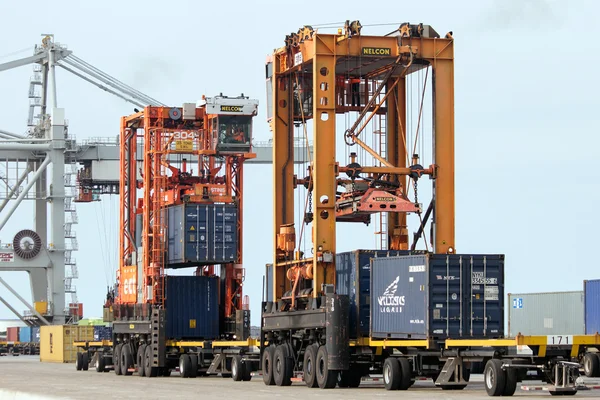 Penanganan kontainer port — Stok Foto