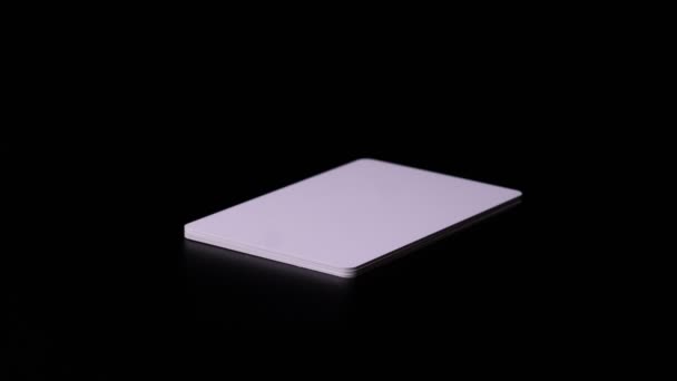 Pila Prossimità Carta Rfid Tipo Bianco Sottile Flessibile Sfondo Nero — Video Stock