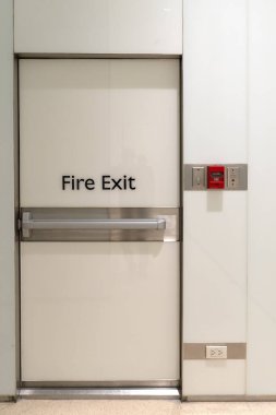 Acil durumlarda kullanılan yangın söndürme istasyonu, hastaneye, mağazaya, sanayi tesislerine, otellere, ofislere ve diğer yerlere kurulur.