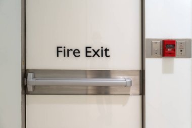 Acil durumlarda kullanılan yangın söndürme istasyonu, hastaneye, mağazaya, sanayi tesislerine, otellere, ofislere ve diğer yerlere kurulur.