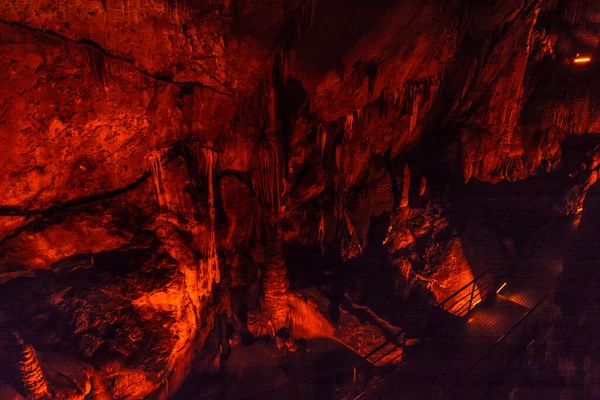 Grotta Con Stalattiti Illuminate Montagna Turchia — Foto Stock