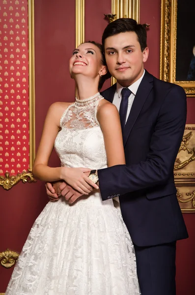 Newlyweds in a luxurious interior — Stock Photo, Image