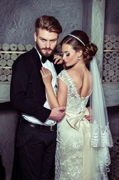 Happy newlyweds in room — Stock Photo, Image