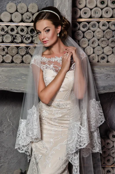 Bride in the vintage room — Stock Photo, Image