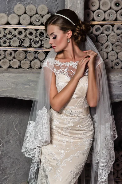 Bride in the vintage room — Stock Photo, Image