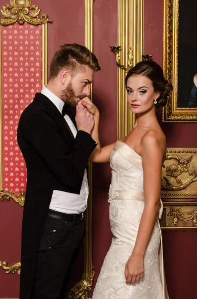 Yeni evliler lüks bir iç