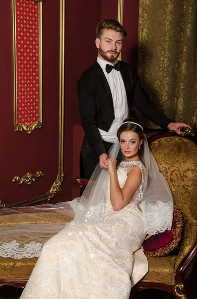 Beautiful  bride and groom — Stock Photo, Image