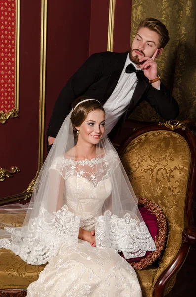 Beautiful  bride and groom — Stock Photo, Image