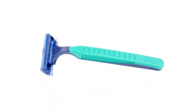 Tıraş makinesi beyaz zemin üzerine mavi