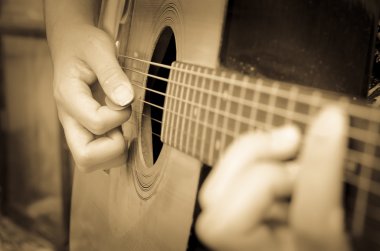 antika etkisi ile gitar çalmak