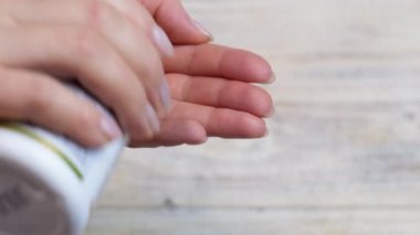 Omega 3 vitaminleri elimizde. seçici odak