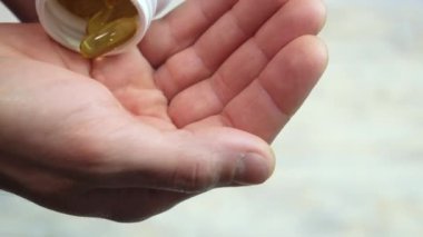 Omega 3 vitaminleri elimizde. seçici odak