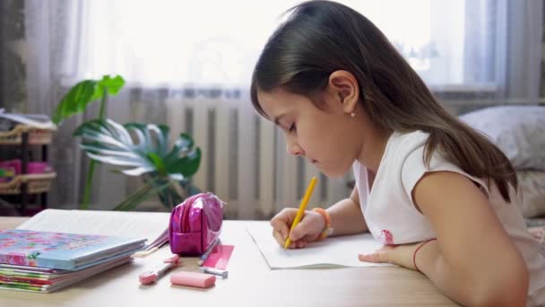 Kid girl doing homework. selective focus. — Stock Video