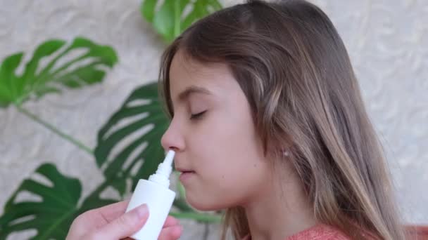 Child girl runny nose drips medicine into her nose. selective focus. — Stock Video