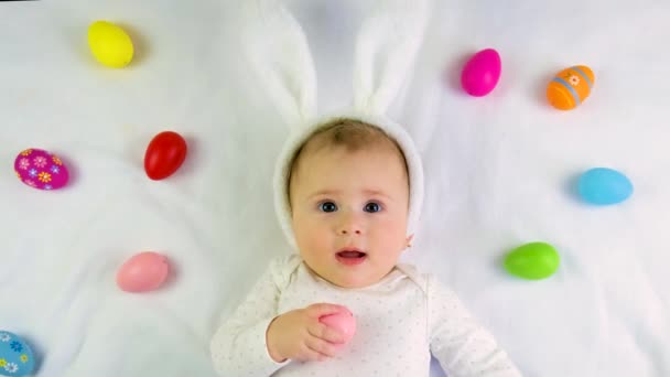 Pomysł Dziecka Szczęśliwy Wielkanoc Jajkami Wybiórcze Skupienie Dziecko — Wideo stockowe
