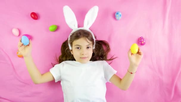 Dětský Koncept Veselé Velikonoce Vejci Selektivní Soustředění Kluk — Stock video