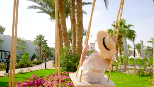 The woman is riding on a swing. Selective focus. — Stock Video