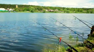 Balıkçılar gölde balık tutuyor. Seçici odak.