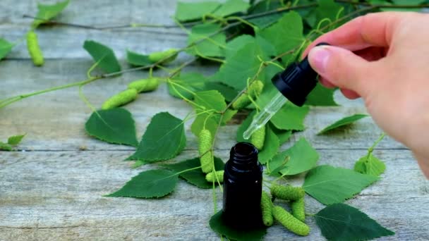 Birch bud extract in a small bottle. Selective focus. — Stock Video