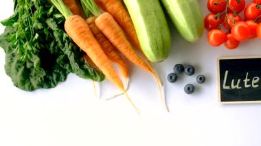 Güzel bir arka planda lutein içeren yiyecekler. Seçici odaklanma. Yiyecek..