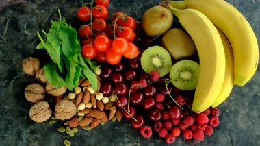 Güzel bir arka planda melatonin içeren yiyecekler. Seçici odaklanma. yiyecek.