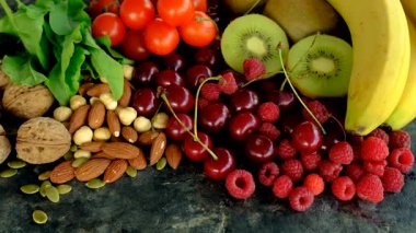 Güzel bir arka planda melatonin içeren yiyecekler. Seçici odaklanma. yiyecek.