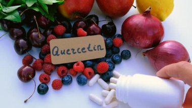 İçinde quercetin olan ürünler. Seçici odaklanma. Yiyecek..