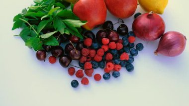 İçinde quercetin olan ürünler. Seçici odaklanma. Yiyecek..