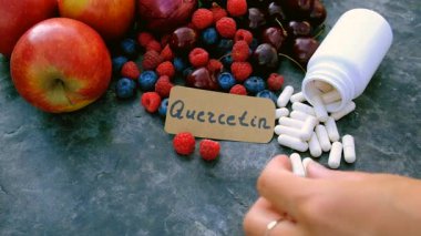 İçinde quercetin olan ürünler. Seçici odaklanma. Yiyecek..