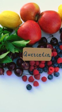 İçinde quercetin olan ürünler. Seçici odaklanma. Yiyecek..