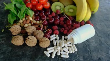 Güzel bir arka planda melatonin içeren yiyecekler. Seçici odaklanma. yiyecek.