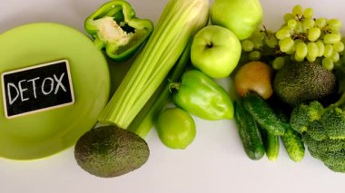 Detoks için yeşil gıdalar. Seçici odaklanma. Doğa.