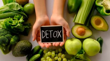 Detoks için yeşil gıdalar. Seçici odaklanma. Doğa.