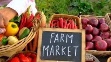 Sebze pazarında. Seçici odaklanma. Yiyecek..