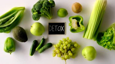 Detoks için yeşil gıdalar. Seçici odaklanma. Doğa.