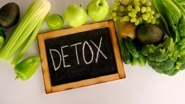 Detoks için yeşil gıdalar. Seçici odaklanma. Doğa.