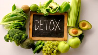 Detoks için yeşil gıdalar. Seçici odaklanma. Doğa.