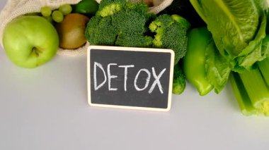 Detoks için yeşil gıdalar. Seçici odaklanma. Doğa.