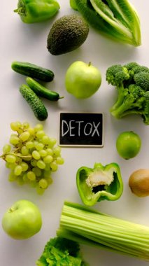 Detoks için yeşil gıdalar. Seçici odaklanma. Doğa.